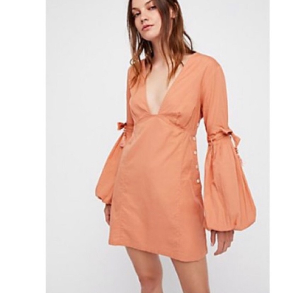 FREE PEOPLE super cute peach mini.